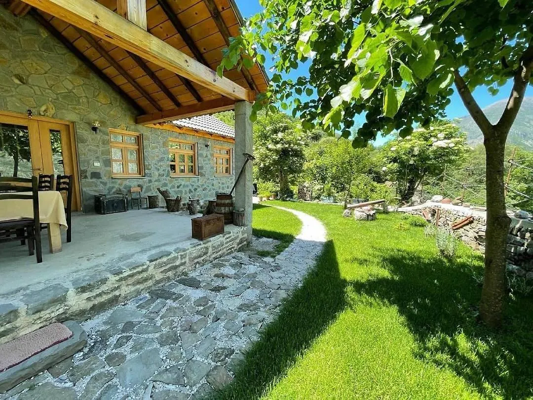 Gasthuis Bujtina Peshtan Guesthouse&Camping Tepelene