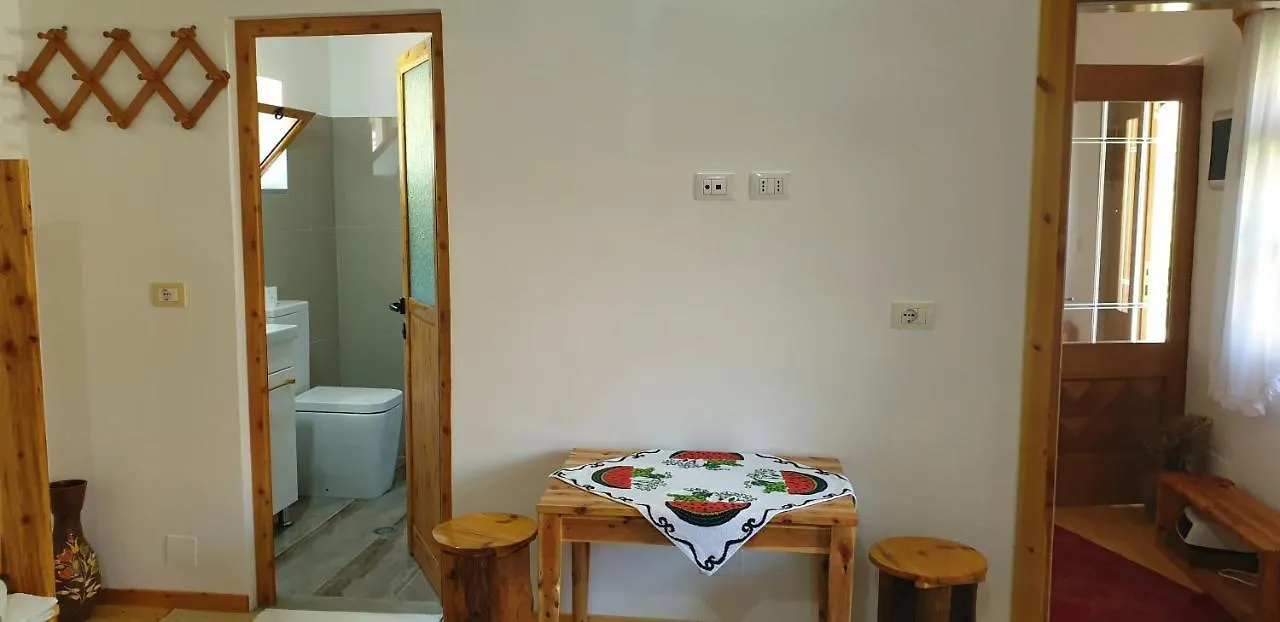 Gasthuis Bujtina Peshtan Guesthouse&Camping Tepelene Albanië
