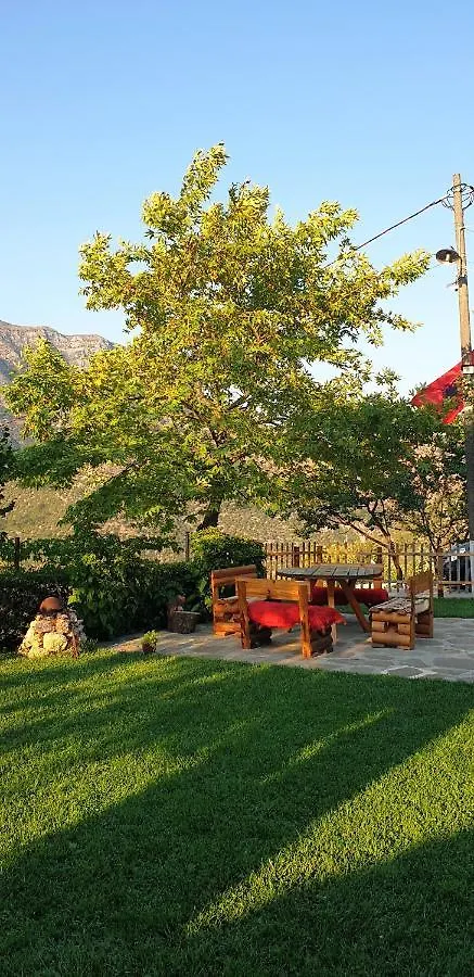 Bujtina Peshtan Guesthouse&Camping Tepelene 0*,  Albanië