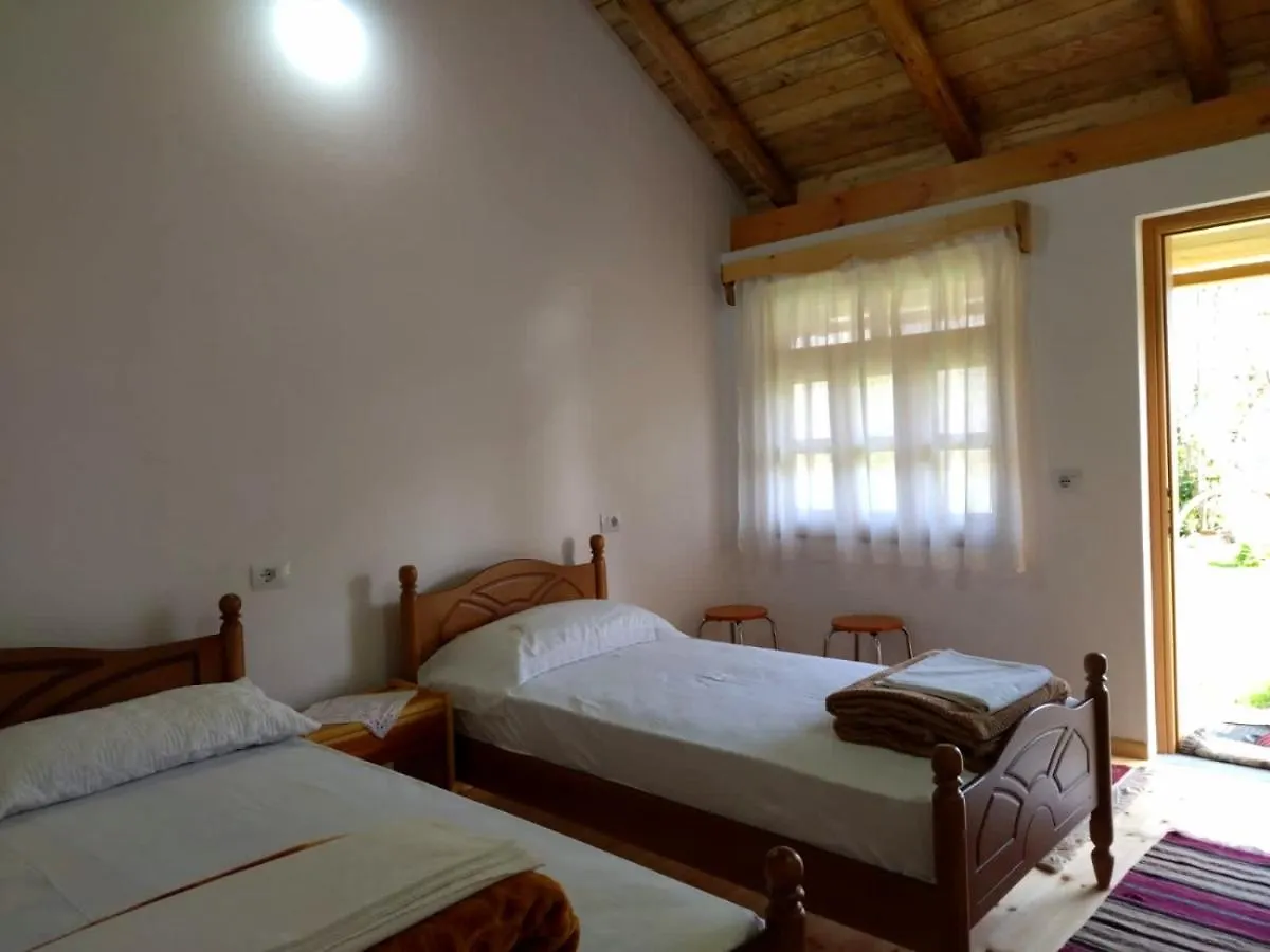 Bujtina Peshtan Guesthouse&Camping Tepelene 0*,  Albanië