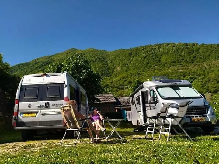 Gasthuis Bujtina Peshtan Guesthouse&Camping Tepelene Albanië