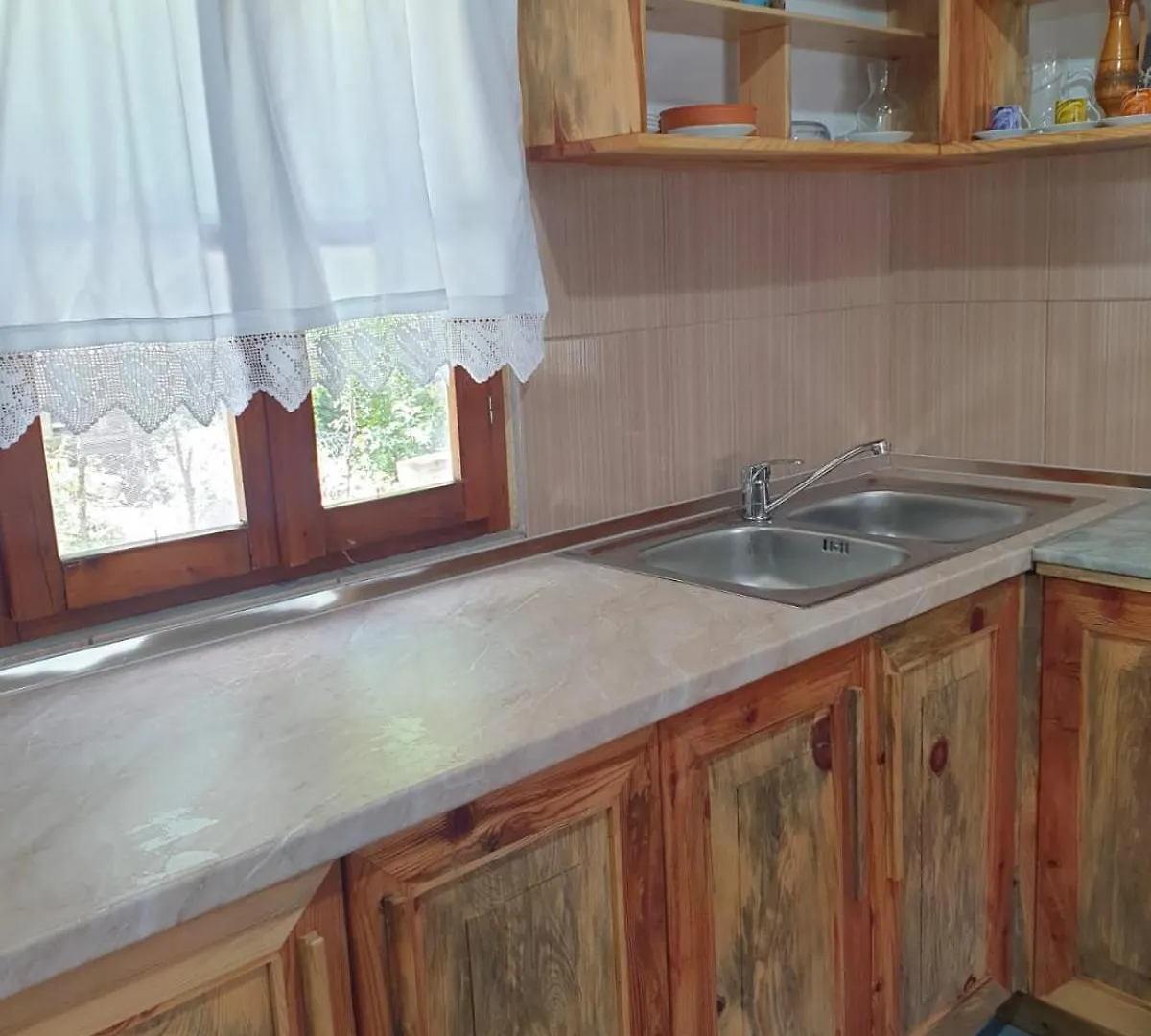 Gasthuis Bujtina Peshtan Guesthouse&Camping Tepelene