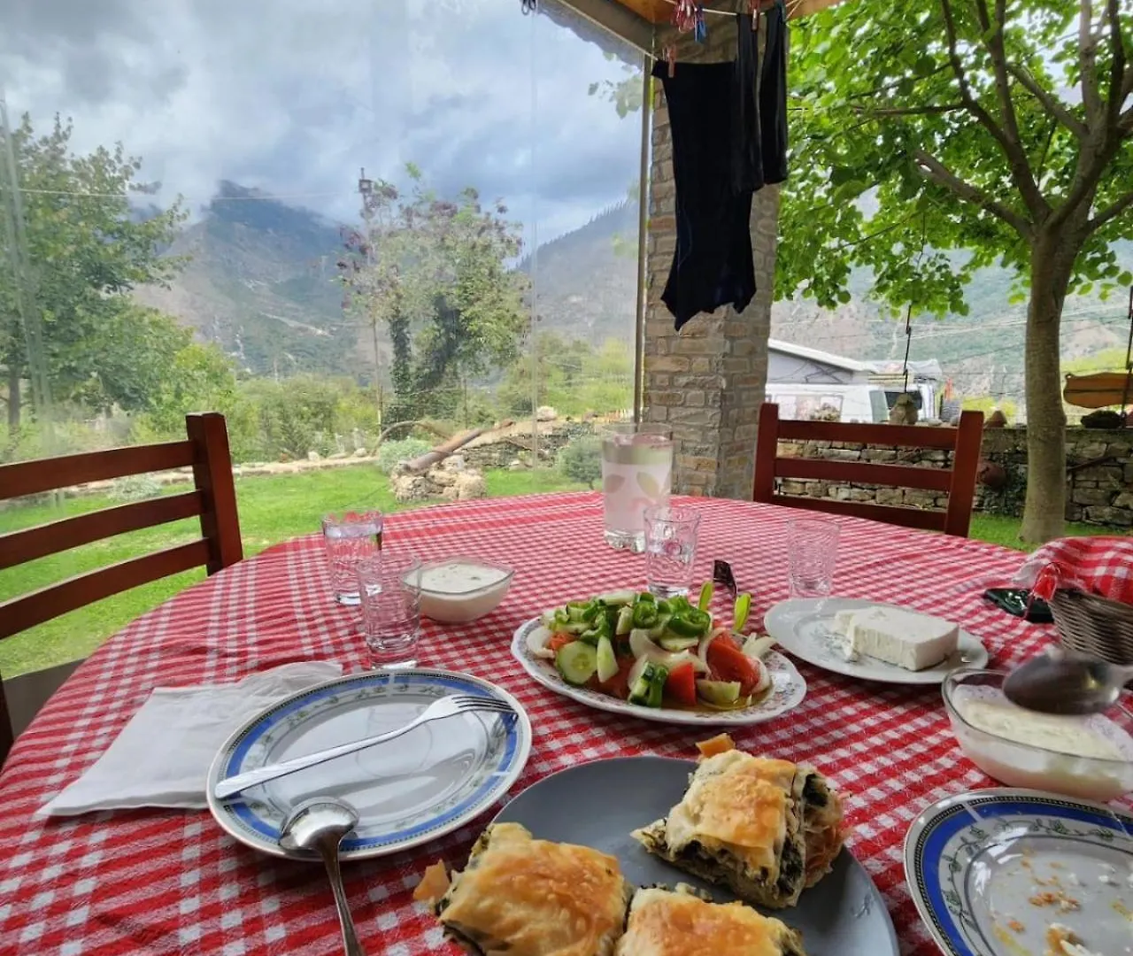 Bujtina Peshtan Guesthouse&Camping Tepelene Penzion