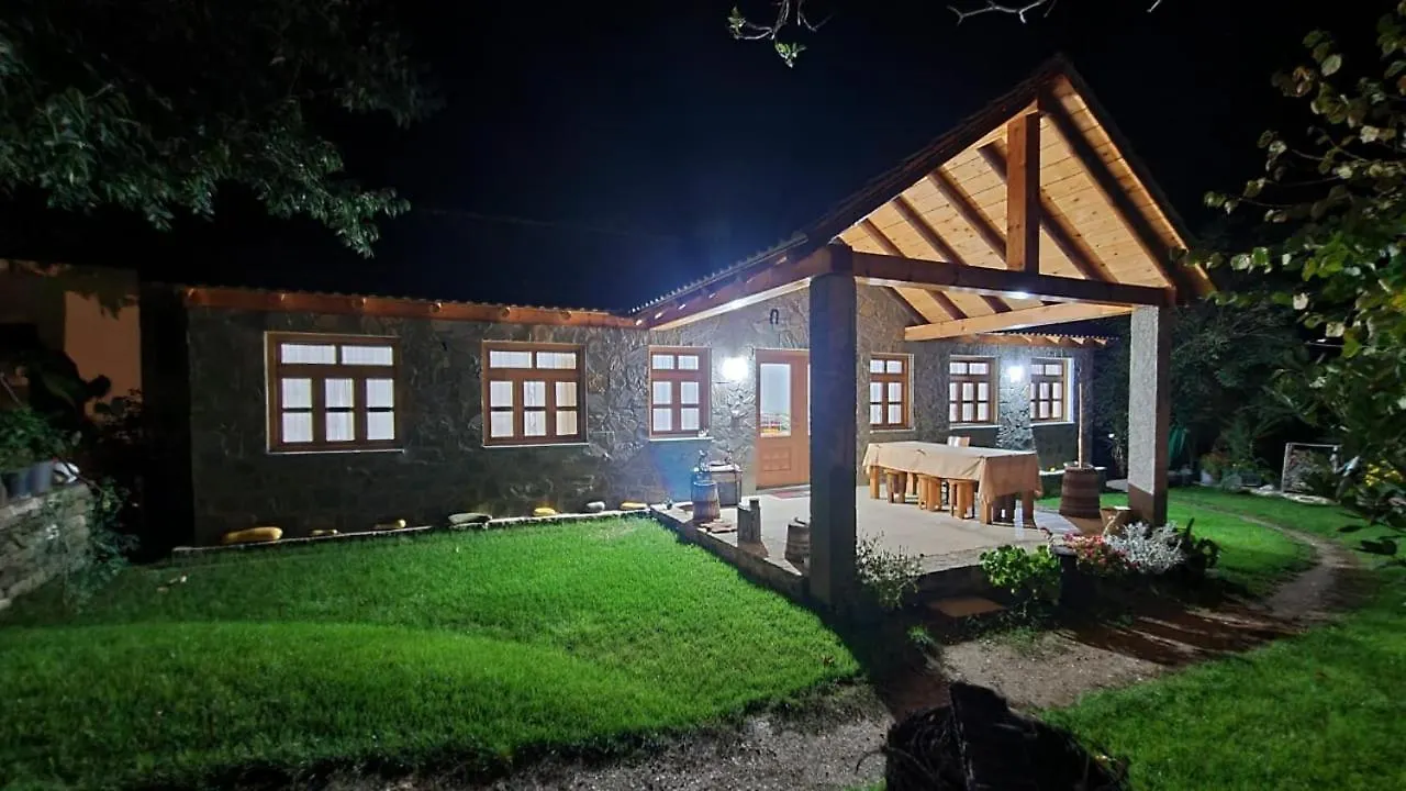 Bujtina Peshtan Guesthouse&Camping Tepelene Affittacamere
